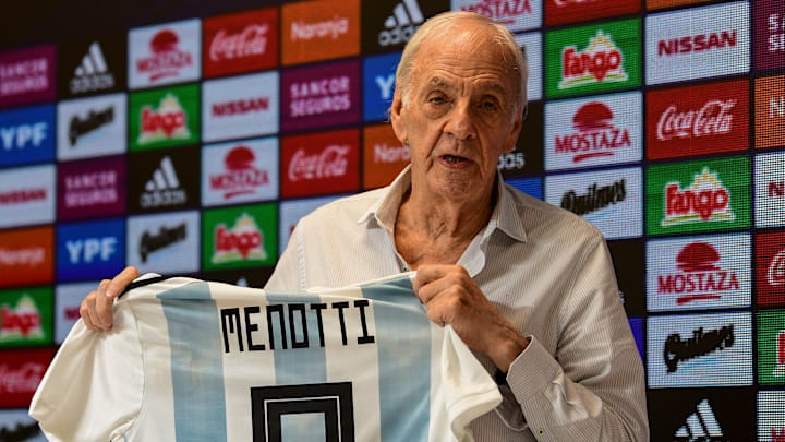 Para César Luis Menotti, la selección argentina de fútbol logra un impacto mundial, que ninguna otra consigue 
