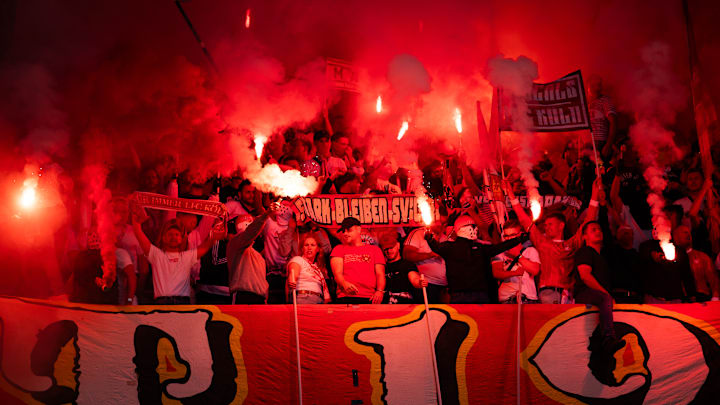 Der Effzeh-Fanblock in Düsseldorf