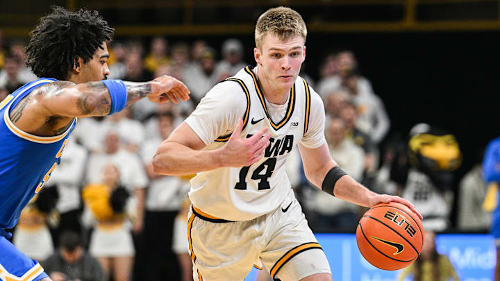 Iowa Hawkeyes guard Bennett Stirtz (14) controls the ball