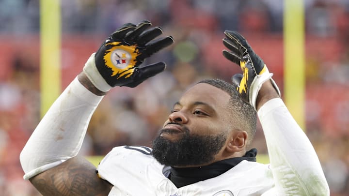Nov 10, 2024; Landover, Maryland, USA; Pittsburgh Steelers linebacker Elandon Roberts (50) celebrates while leaving the field after defeating the Washington Commanders at Northwest Stadium. Mandatory Credit: Amber Searls-Imagn Images Nov 10, 2024; Landover, Maryland, USA; Pittsburgh Steelers linebacker Elandon Roberts (50) celebrates while leaving the field after defeating the Washington Commanders at Northwest Stadium. Mandatory Credit: Amber Searls-Imagn Images