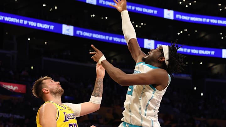Feb 19, 2025; Los Angeles, California, USA; Charlotte Hornets center Mark Williams (5) shoots against Los Angeles Lakers guard Luka Doncic (77) during the third quarter at Crypto.com Arena. Mandatory Credit: Jason Parkhurst-Imagn Images Feb 19, 2025; Los Angeles, California, USA; Charlotte Hornets center Mark Williams (5) shoots against Los Angeles Lakers guard Luka Doncic (77) during the third quarter at Crypto.com Arena. Mandatory Credit: Jason Parkhurst-Imagn Images