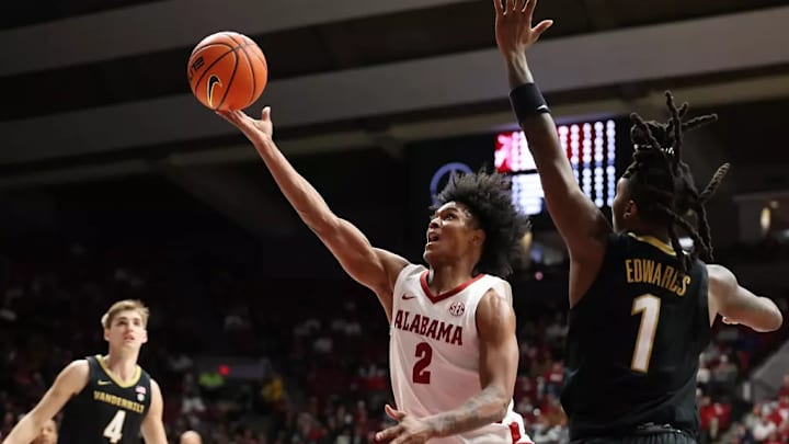 1/21/25 MBB Alabama vs Vandy Alabama guard Aden Holloway (2) with a layup.