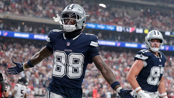 CeeDee Lamb atrapó 17 pases contra los Texans. CeeDee Lamb atrapó 17 pases contra los Texans.