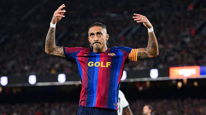Raphinha, delantero del Barcelona, anotó en el Clásico ante el Real Madrid. 