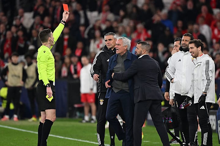 โชเซ่ มูรินโญ่ ถูกไล่ออกในเกม เบนฟิก้า ปะทะ เรอัล มาดริด โชเซ่ มูรินโญ่ ถูกไล่ออกในเกม เบนฟิก้า ปะทะ เรอัล มาดริด