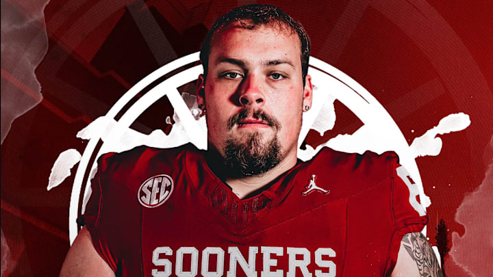 Oklahoma offensive lineman Derek Simmons Oklahoma offensive lineman Derek Simmons