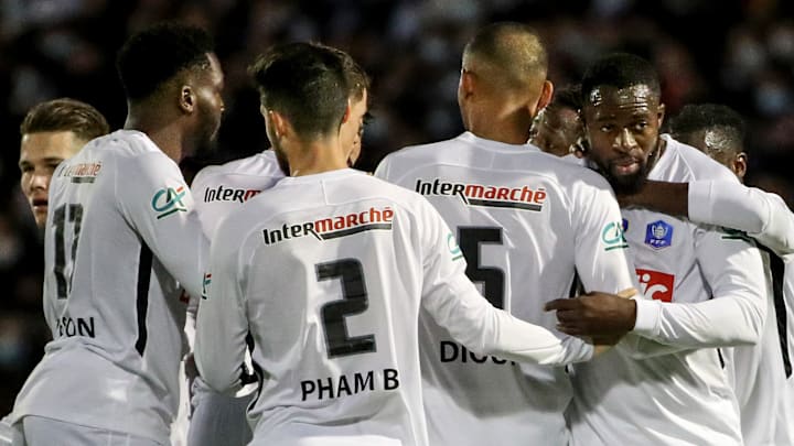 Le FC Versailles s'impose grâce à son gardien de but.