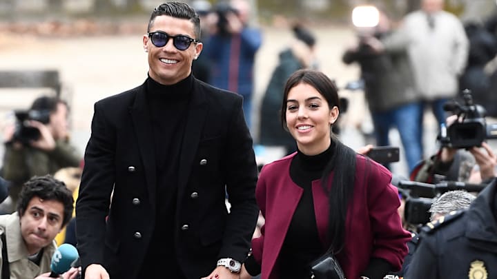 Cristiano Ronaldo visitó a algunos ex compañeros del Real Madrid en el entrenamiento previo a la final de la Supercopa de España
