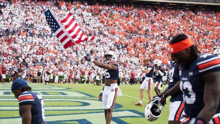 Auburn Tigers defensive lineman Jalen McLeod