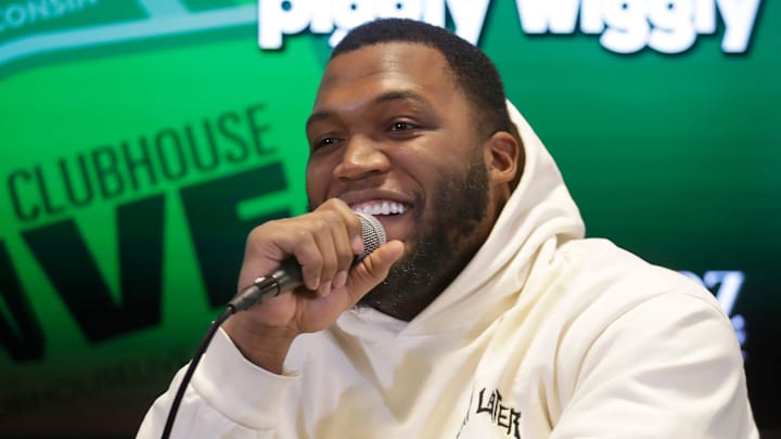 Green Bay Packers defensive tackle Kenny Clark hosts a food drive, talks Packers football, and signs autographs as part of Clubhouse Live 