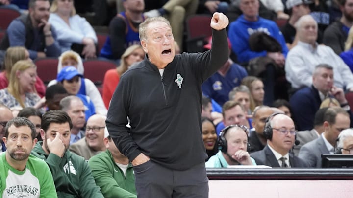 Nov 14, 2023; Chicago, Illinois, USA; Michigan State Spartans head coach Tom Izzo gestures to his team during the second half at United Center. Mandatory Credit: David Banks-Imagn Images