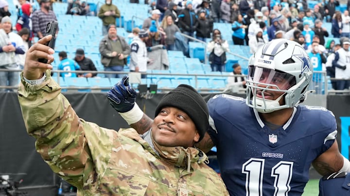 Dallas Cowboys linebacker Micah Parsons takes a selfie with a member of the armed forces Dallas Cowboys linebacker Micah Parsons takes a selfie with a member of the armed forces