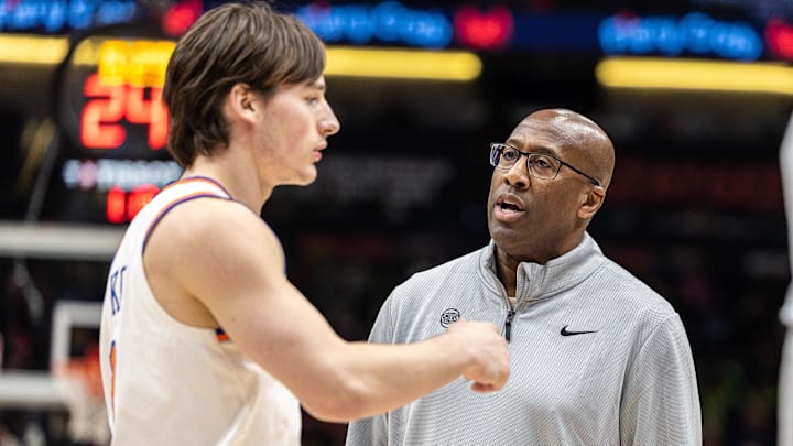 Dec 29, 2025; New Orleans, Louisiana, USA; New York Knicks Head Coach Mike Brown discusses a play with guard Tyler Kolek (13) against the New Orleans Pelicans during the second half at Smoothie King Center. Mandatory Credit: Stephen Lew-Imagn Images Dec 29, 2025; New Orleans, Louisiana, USA; New York Knicks Head Coach Mike Brown discusses a play with guard Tyler Kolek (13) against the New Orleans Pelicans during the second half at Smoothie King Center. Mandatory Credit: Stephen Lew-Imagn Images