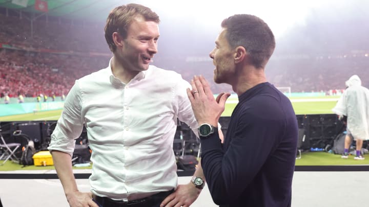 Simon Rolfes im Gespräch mit Xabi Alonso Simon Rolfes im Gespräch mit Xabi Alonso