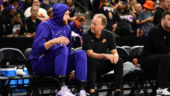 Nurkic and Budenholzer conversing on the bench before a Suns public scrimmage in October. 