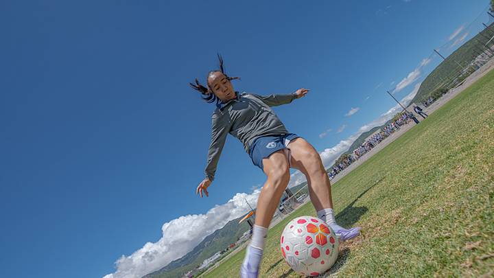 Charlyn Corral, jugadora del Pachuca, cumplió 34 años.