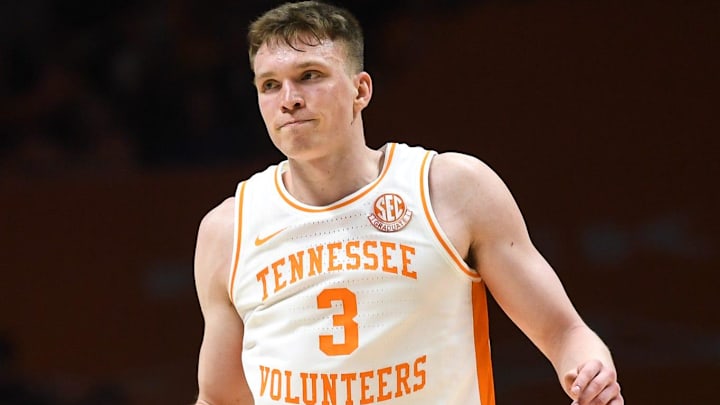 Tennessee guard Dalton Knecht (3) makes a face after missing a basket at Thompson-Boling Arena. 