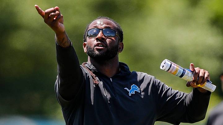 Detroit Lions linebackers coach Kelvin Sheppard watches practice during OTAs at Detroit Lions headquarters and practice facility in Allen Park on Tuesday, June 11, 2024. Detroit Lions linebackers coach Kelvin Sheppard watches practice during OTAs at Detroit Lions headquarters and practice facility in Allen Park on Tuesday, June 11, 2024.