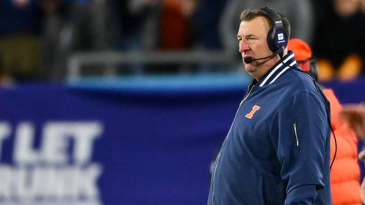 Illinois Fighting Illini head coach Bret Bielema watches against the Tennessee Volunteers. Illinois Fighting Illini head coach Bret Bielema watches against the Tennessee Volunteers.