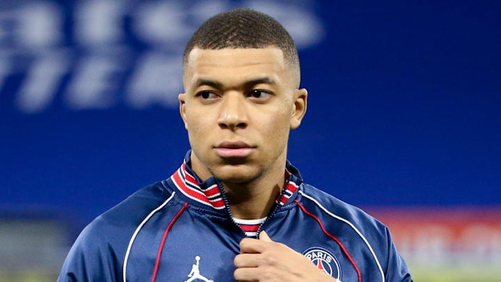 La fresque peinte en son honneur dégradée La fresque peinte en son honneur dégradée