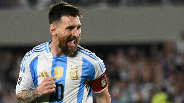 Astro veste a camisa 10 albiceleste