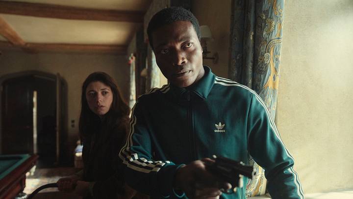 Jasmine Blackborow, Benjamin Clementine in The Gentlemen season 2 on Netflix Jasmine Blackborow, Benjamin Clementine in The Gentlemen season 2 on Netflix