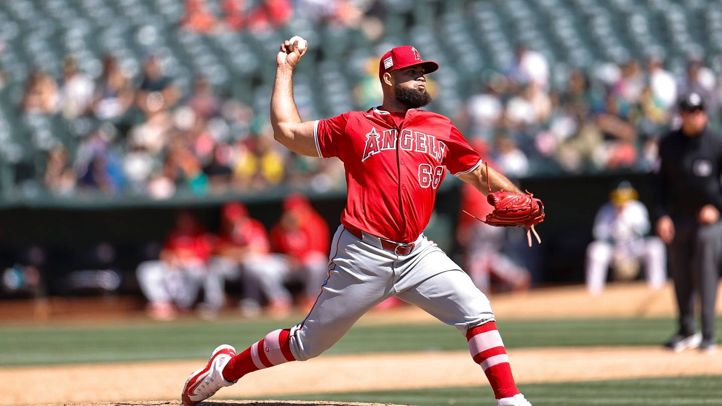 Kenley Jansen pitching