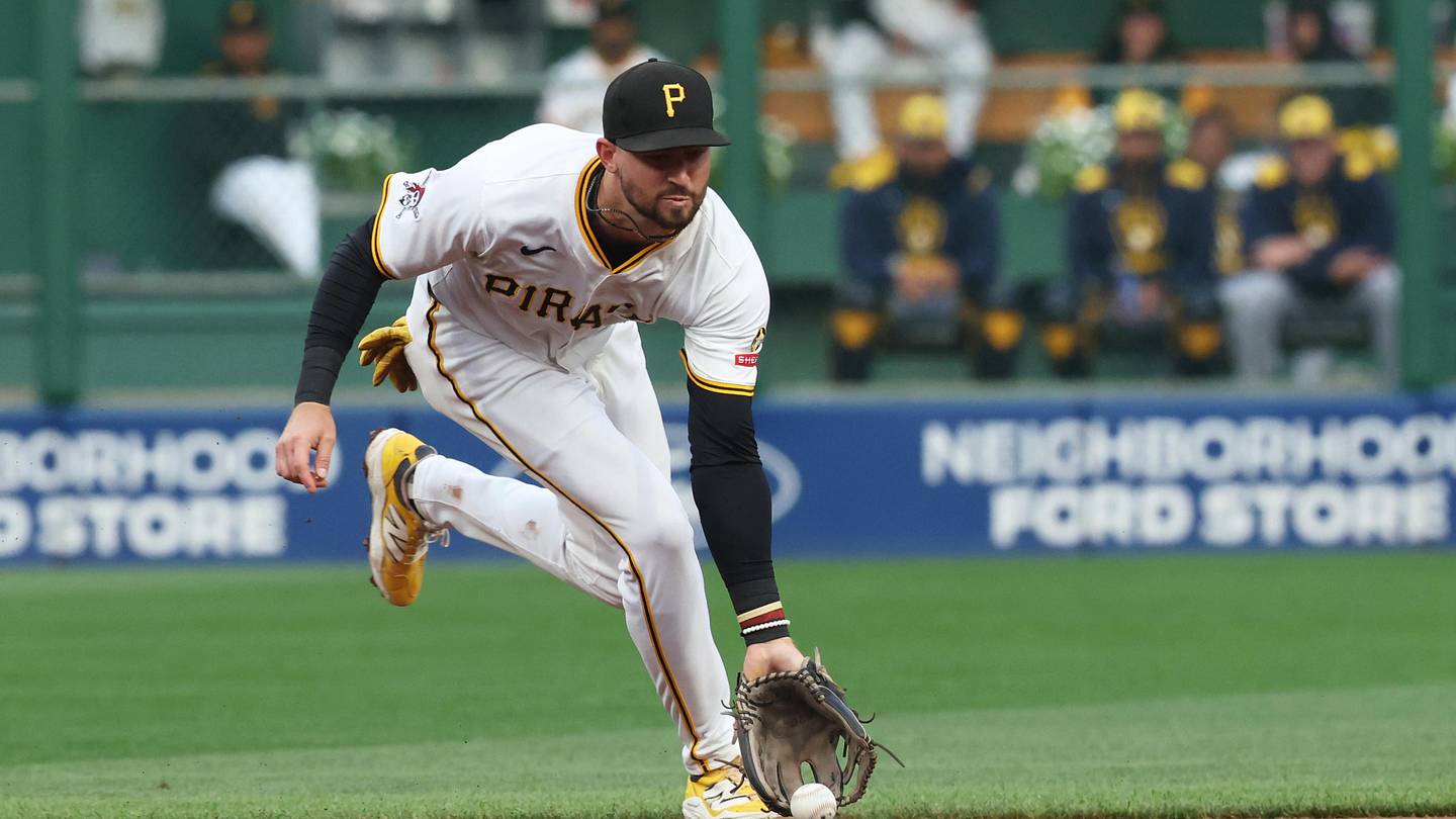 Pirates Give Defensive Infielder First Start Since Injury