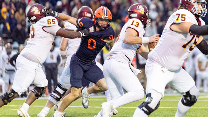 Hope College pass rusher Liam Danitz committed to the Wisconsin Badgers in the transfer portal from the Division-III level.