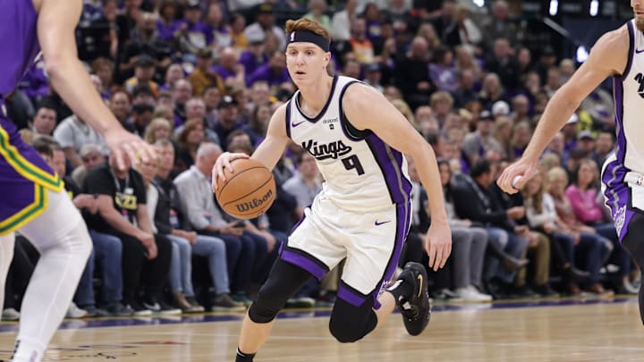 Oct 25, 2023; Salt Lake City, Utah, USA; Sacramento Kings guard Kevin Huerter (9) dribbles the ball up the court against the Utah Jazz during the first quarter at Delta Center. Mandatory Credit: Chris Nicoll-Imagn Images Oct 25, 2023; Salt Lake City, Utah, USA; Sacramento Kings guard Kevin Huerter (9) dribbles the ball up the court against the Utah Jazz during the first quarter at Delta Center. Mandatory Credit: Chris Nicoll-Imagn Images