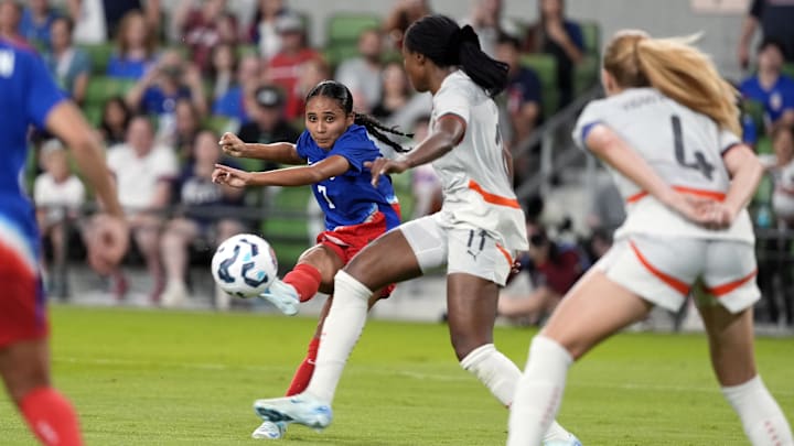 Oct 12, 2024; Austin, Texas, US; U.S. Women’s National Team forward Alyssa Thompson (7) scores a goal during the first half against Iceland at Q2 Stadium. Mandatory Credit: Scott Wachter-Imagn Images