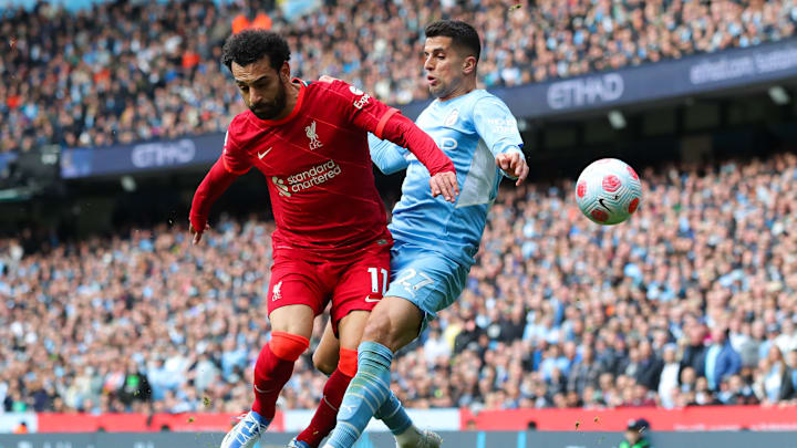 Manchester City e Liverpool disputam, ponto a ponto, o título da Premier League