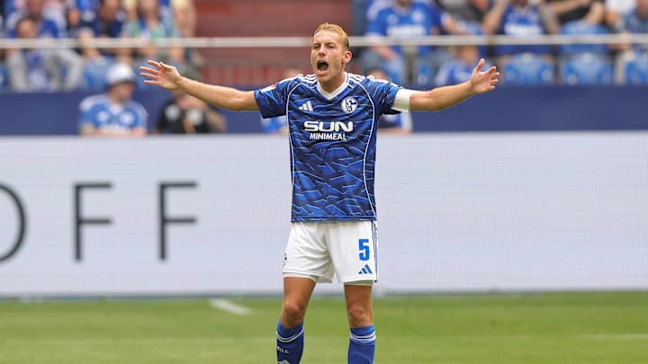 Timo Becker im Schalke-Trikot Timo Becker im Schalke-Trikot