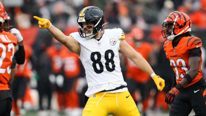 Nov 26, 2023; Cincinnati, Ohio, USA;  Pittsburgh Steelers tight end Pat Freiermuth (88) celebrates after a first down catch during the first quarter against the Cincinnati Bengals at Paycor Stadium. Mandatory Credit: Joseph Maiorana-USA TODAY Sports