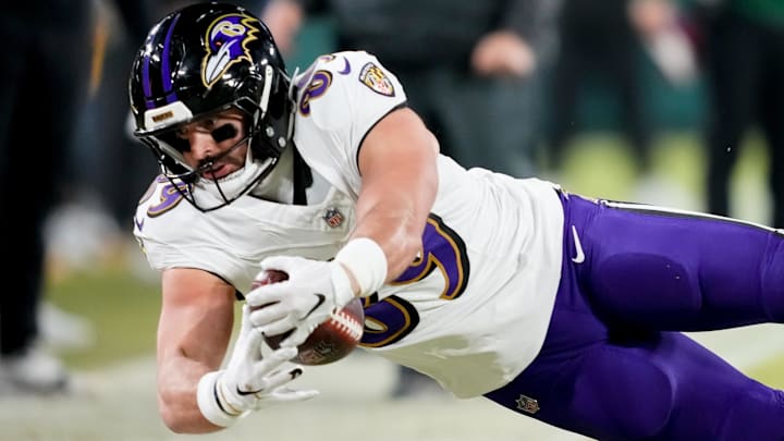 Dec 27, 2025; Green Bay, Wisconsin, USA; Baltimore Ravens tight end Mark Andrews (89) stretches the ball for a first down during the first quarter against the Green Bay Packers at Lambeau Field. Mandatory Credit: Kayla Wolf-Imagn Images Dec 27, 2025; Green Bay, Wisconsin, USA; Baltimore Ravens tight end Mark Andrews (89) stretches the ball for a first down during the first quarter against the Green Bay Packers at Lambeau Field. Mandatory Credit: Kayla Wolf-Imagn Images