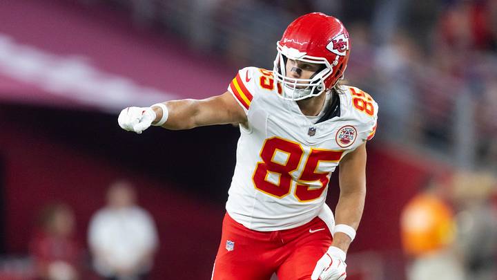 Aug 9, 2025; Glendale, Arizona, USA; Kansas City Chiefs tight end Robert Tonyan (85) against the Arizona Cardinals during a preseason NFL game at State Farm Stadium. Mandatory Credit: Mark J. Rebilas-Imagn Images