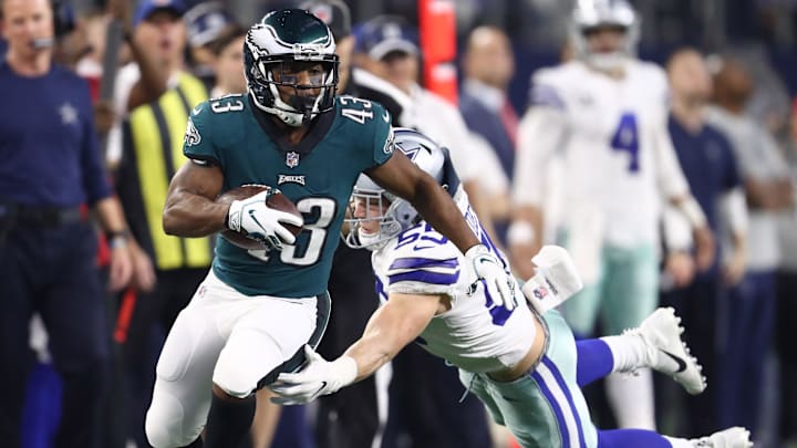 Dec 9, 2018; Arlington, TX, USA; Philadelphia Eagles running back Darren Sproles (43) runs with the