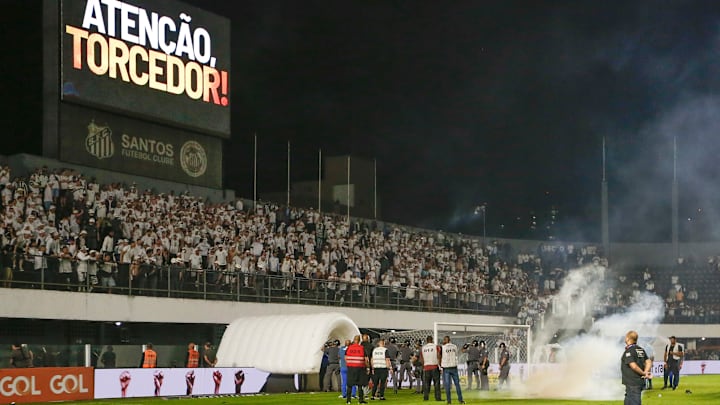 Torcida do Santos impossibilitou término da partida desta quarta