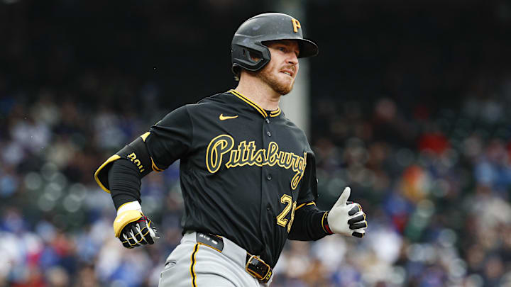 Apr 10, 2026; Chicago, Illinois, USA; Pittsburgh Pirates first baseman Ryan O'Hearn (29) runs after hitting a single against the Chicago Cubs during the seventh inning at Wrigley Field. Mandatory Credit: Kamil Krzaczynski-Imagn Images