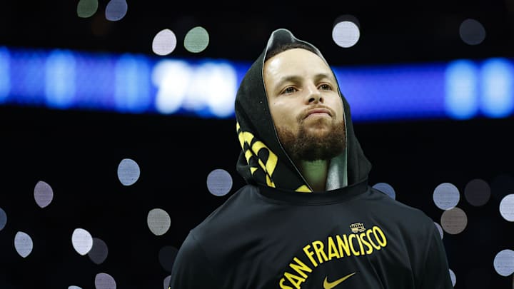 Golden State Warriors guard Stephen Curry (30) against the Charlotte Hornets during the second half at Spectrum Center.