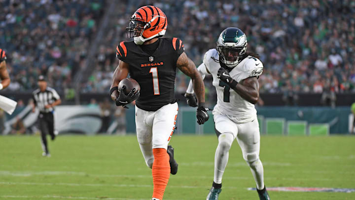 Aug 7, 2025; Philadelphia, Pennsylvania, USA; Cincinnati Bengals wide receiver Ja'Marr Chase (1) runs past Philadelphia Eagles cornerback Kelee Ringo (7) on a 36-yard touchdown catch during the first quarter against the Philadelphia Eagles at Lincoln Financial Field. Mandatory Credit: Eric Hartline-Imagn Images Aug 7, 2025; Philadelphia, Pennsylvania, USA; Cincinnati Bengals wide receiver Ja'Marr Chase (1) runs past Philadelphia Eagles cornerback Kelee Ringo (7) on a 36-yard touchdown catch during the first quarter against the Philadelphia Eagles at Lincoln Financial Field. Mandatory Credit: Eric Hartline-Imagn Images