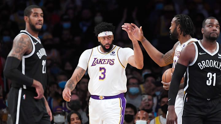 Anthony Davis y DeAndre Jordan son compañeros de equipo en la temporada 2021-22 de la NBA
