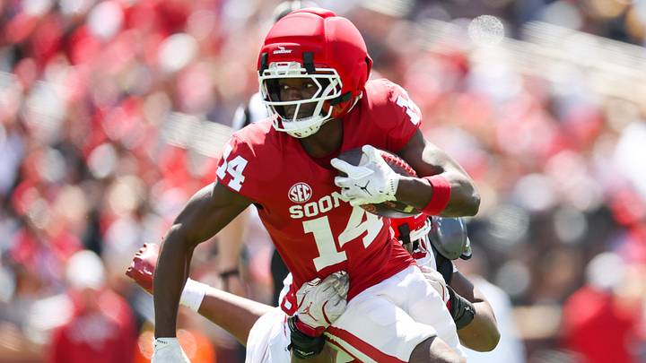 Oklahoma receiver Elijah Thomas runs after the catch during the Sooners' 2026 Spring Game. | Kevin Jairaj-Imagn Images