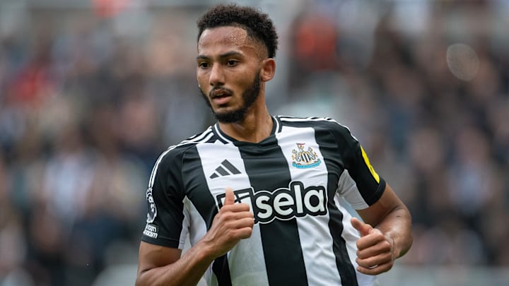 Lloyd Kelly is used to sporting black and white stripes