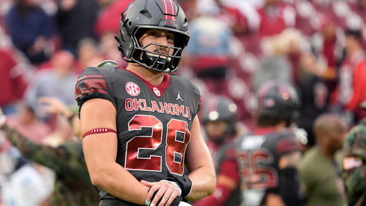 Oklahoma Sooners linebacker Danny Stutsman warms up before a game against the Maine Black Bears.