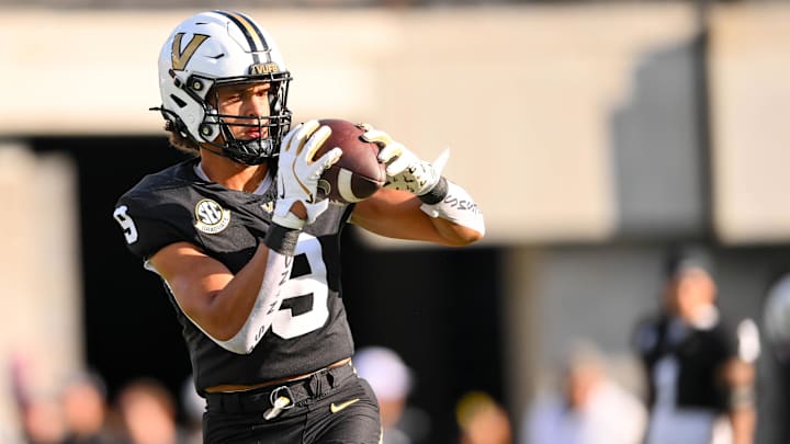 Nov 8, 2025; Nashville, Tennessee, USA; Vanderbilt Commodores tight end Eli Stowers (9) against the Auburn Tigers during pre-game warmups at FirstBank Stadium. Mandatory Credit: Steve Roberts-Imagn Images Nov 8, 2025; Nashville, Tennessee, USA; Vanderbilt Commodores tight end Eli Stowers (9) against the Auburn Tigers during pre-game warmups at FirstBank Stadium. Mandatory Credit: Steve Roberts-Imagn Images