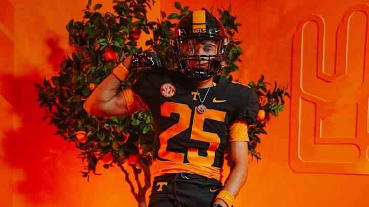 Tennessee Volunteers target Javonte Smith on an official visit to Tennessee