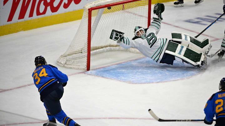 Nov 30, 2024; Toronto, ON, CANADA; Toronto Sceptres forward Hannah Miller (34) scores the winning goal past Boston Fleet goalie Aerin Frankel (31) in the third period at Coca-Cola Coliseum. Mandatory Credit: Dan Hamilton-Imagn Images Nov 30, 2024; Toronto, ON, CANADA; Toronto Sceptres forward Hannah Miller (34) scores the winning goal past Boston Fleet goalie Aerin Frankel (31) in the third period at Coca-Cola Coliseum. Mandatory Credit: Dan Hamilton-Imagn Images