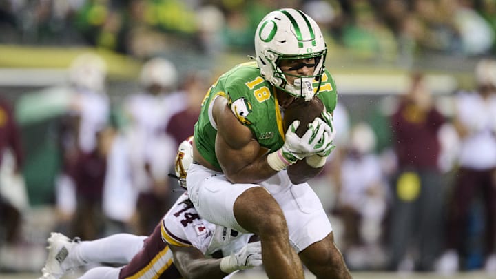 Nov 14, 2025; Eugene, Oregon, USA; Oregon Ducks tight end Kenyon Sadiq (18) catches a pass during the first half against Minnesota Golden Gophers defensive back Kerry Brown (14) at Autzen Stadium. Mandatory Credit: Troy Wayrynen-Imagn Images Nov 14, 2025; Eugene, Oregon, USA; Oregon Ducks tight end Kenyon Sadiq (18) catches a pass during the first half against Minnesota Golden Gophers defensive back Kerry Brown (14) at Autzen Stadium. Mandatory Credit: Troy Wayrynen-Imagn Images