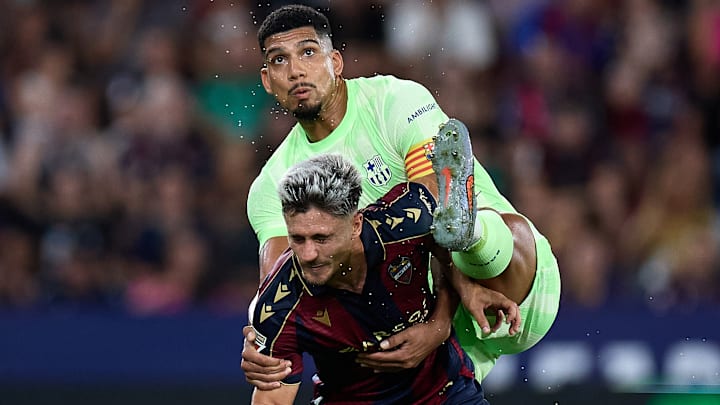 Ronald Araujo y Manu Sánchez